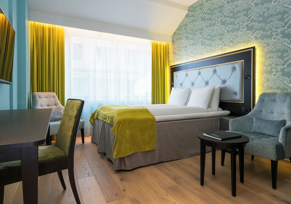Room, Accessible photo 1