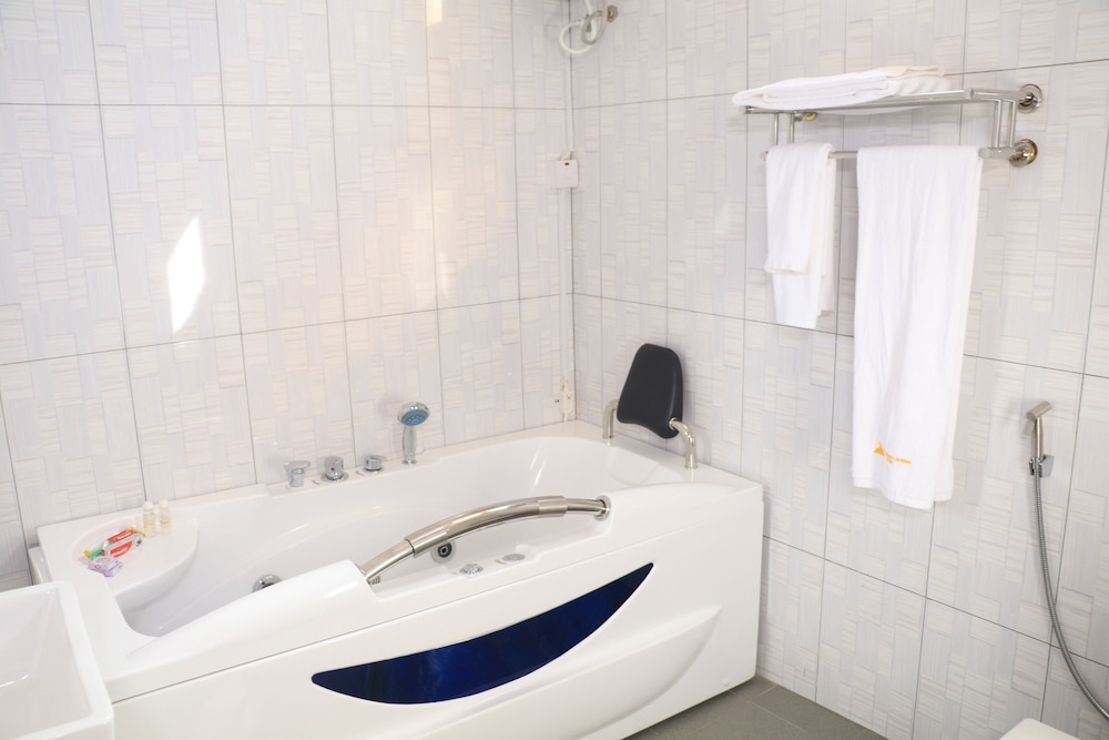 Executive Room, Jetted Tub photo 3