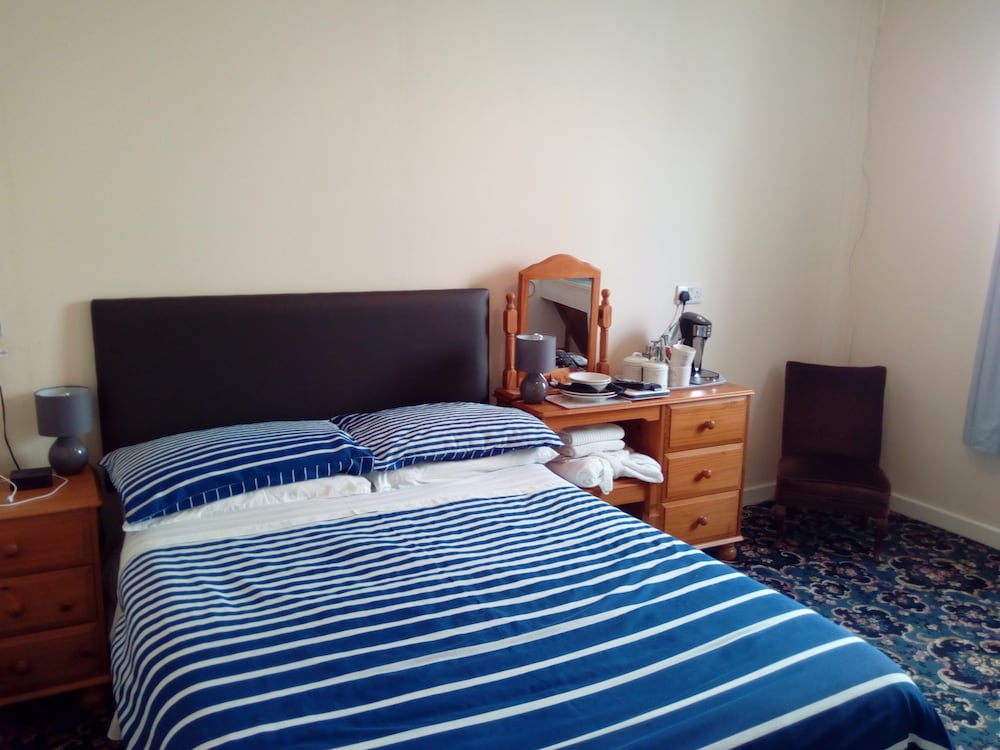 Family Room, Shared Bathroom (2 Adults +1 Child) photo 3