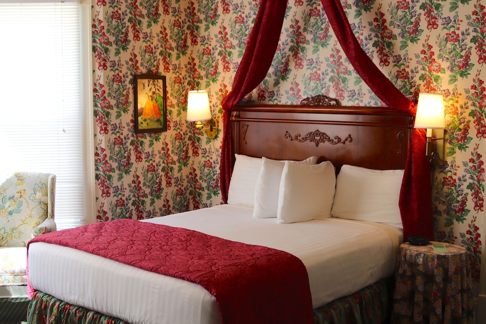 Premium Single Room, Ensuite (VICTORIAN ONE QUEEN ) - Photo 1