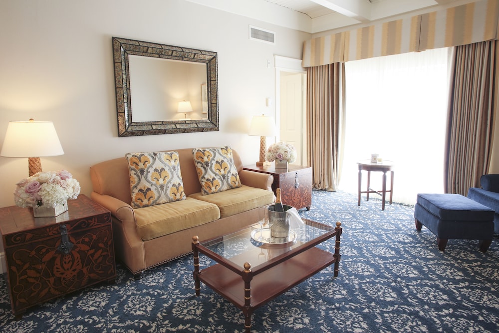 Junior Suite, 1 King Bed - Photo 2