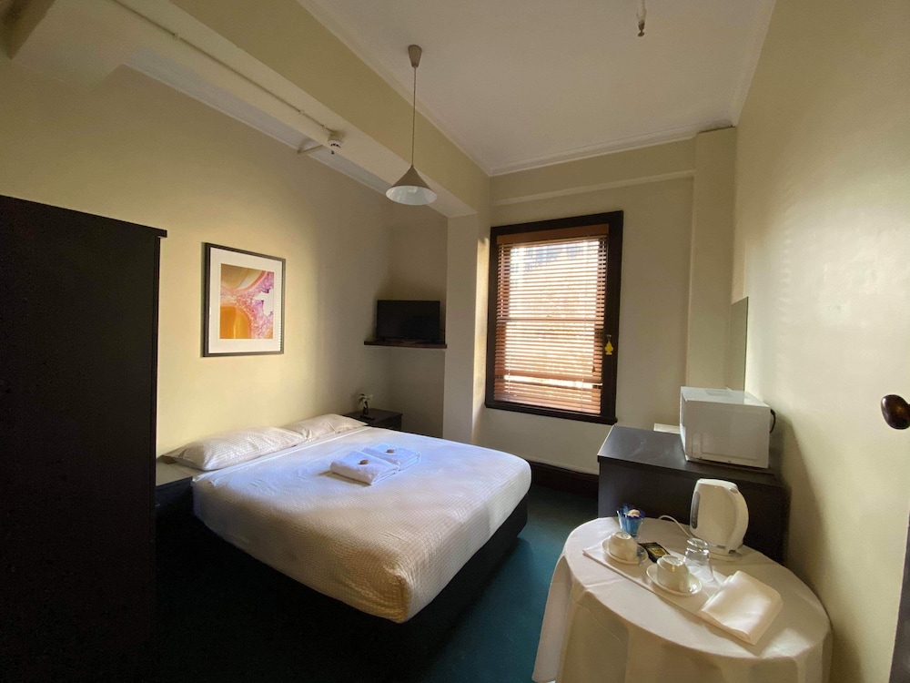Basic Double Room with Shared Bathroom