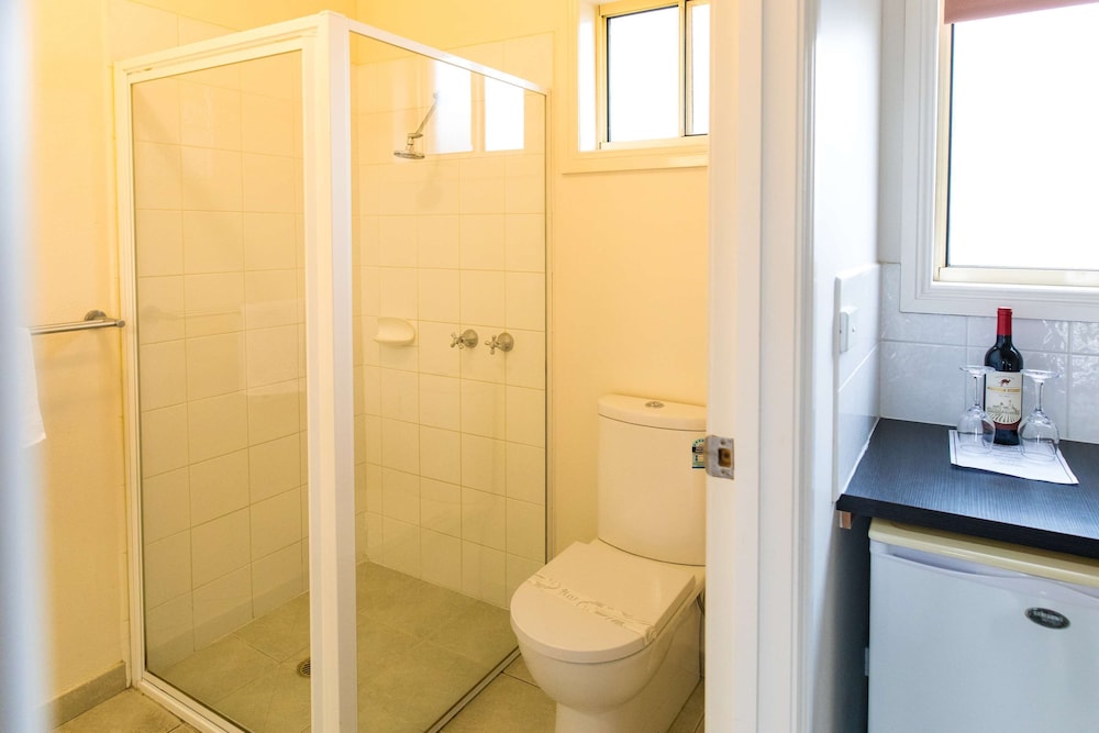 Deluxe Room, Multiple Beds, Non Smoking, Kitchenette (Walk-in Shower) - Photo 11