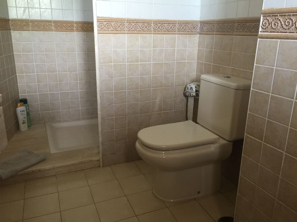 Deluxe Double Room, Private Bathroom - Photo 7