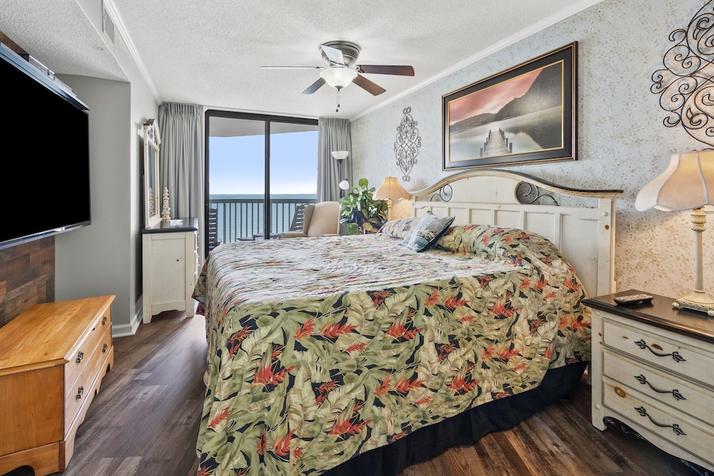 Condo, 4 Bedrooms