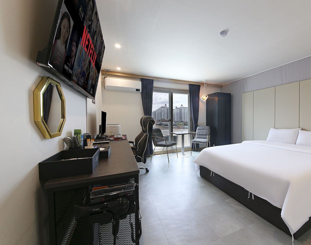 Premium Double Room, 1 Double Bed, Non Smoking, Balcony