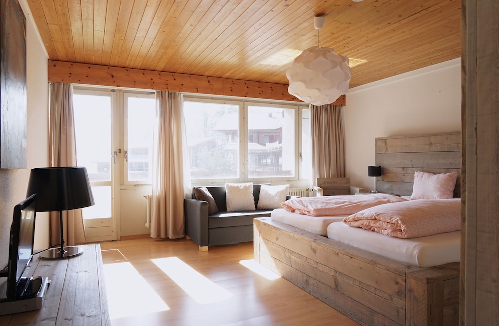 Family Room, 1 Bedroom