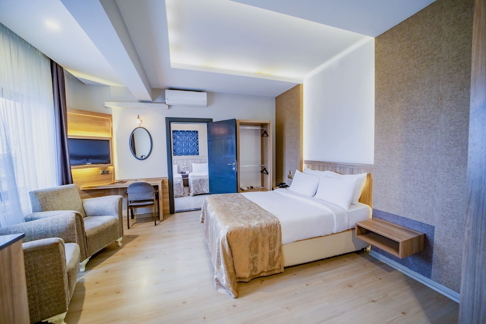 Family Quadruple Room, 2 Bedrooms, Sea View, Sea Facing photo 3
