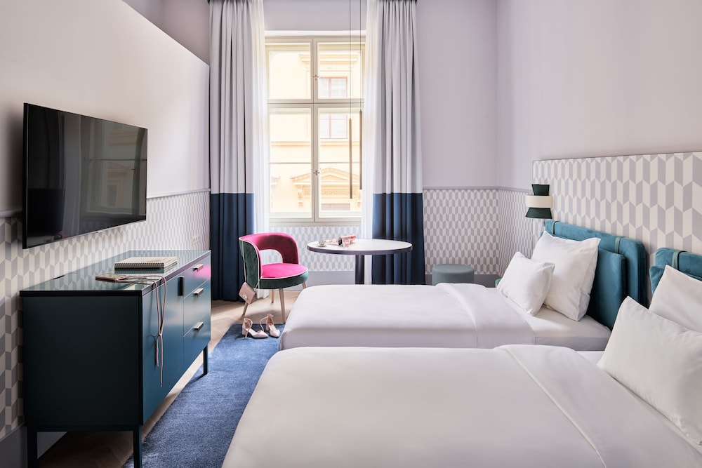 Standard Double or Twin Room - Photo 6