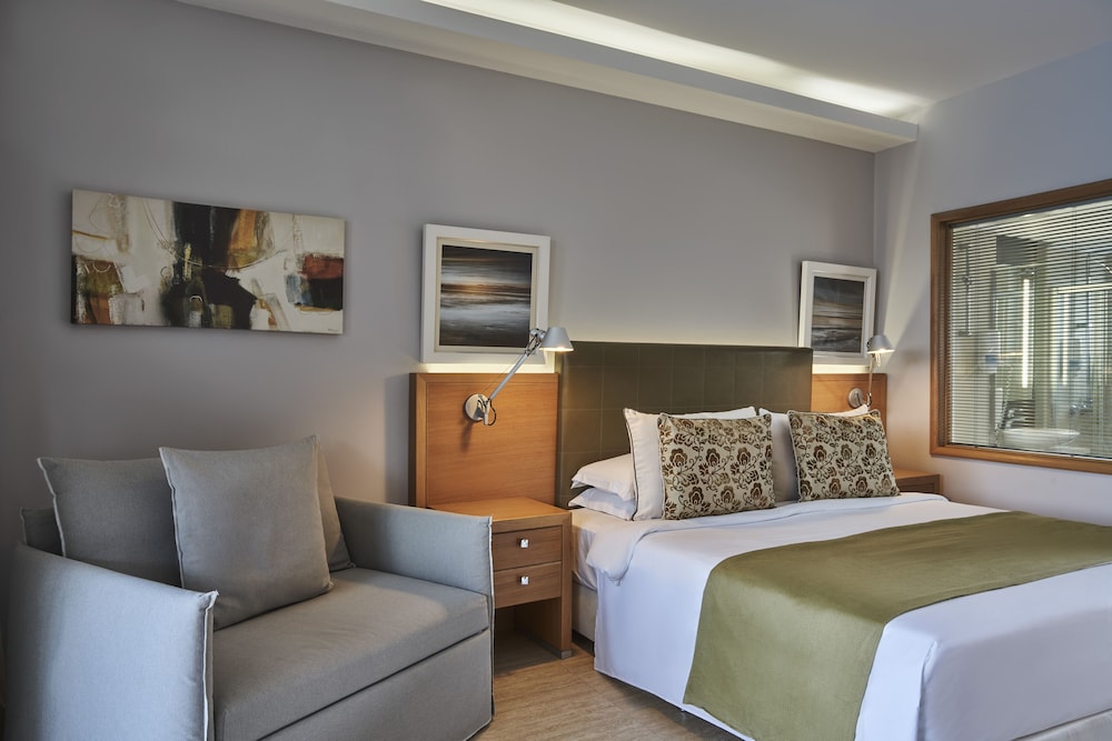 Double Room Pool View (Relax or Activity Area)