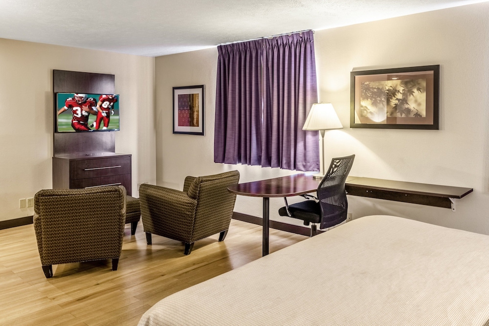 Suite, 1 King Bed, Non Smoking, Hot Tub - Photo 7