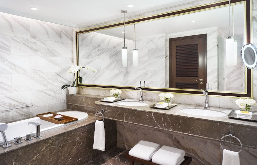 Club Suite, 1 King Bed, Club Lounge Access (Sanctuary) - Photo 6