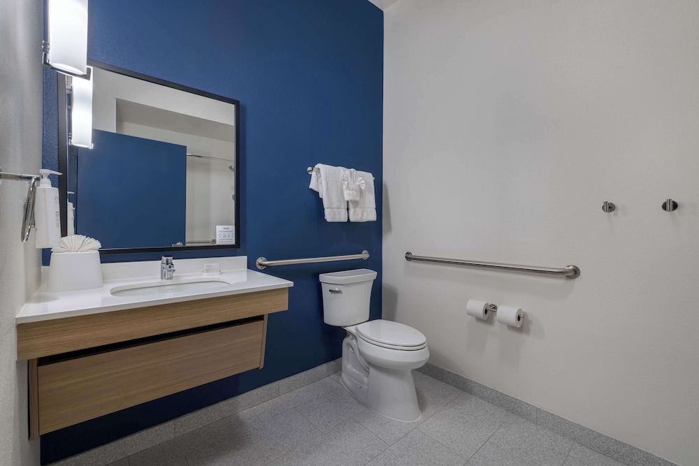 Room, 1 King Bed, Accessible (Mobility & Hearing)