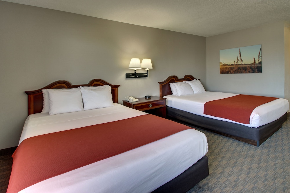 Deluxe Room, 2 Queen Beds (Standard Two Queen Room) photo 3