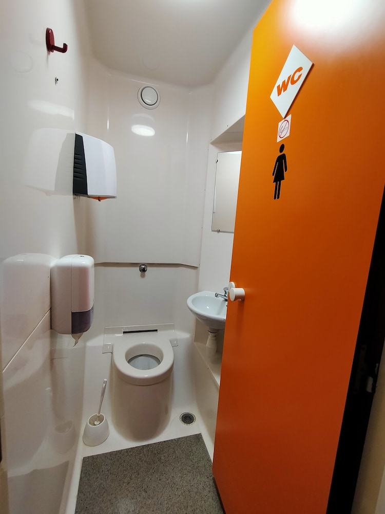 Basic Triple Room, Shared Bathroom photo 3