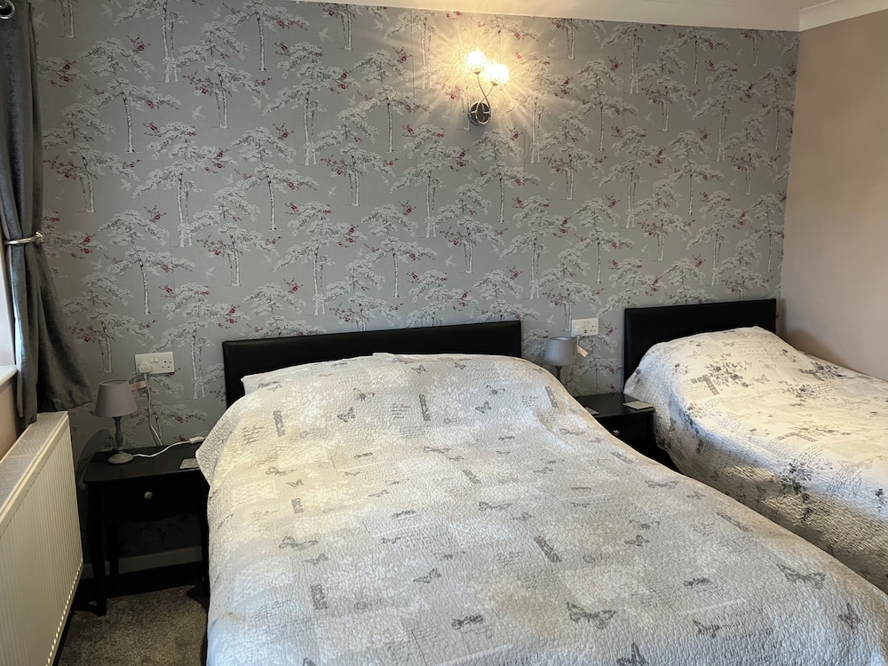 Family Twin Room (Room 6 - Room Only) photo 3