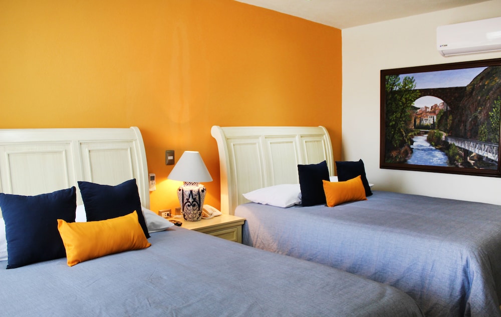 Standard Double Room, 2 Queen Beds