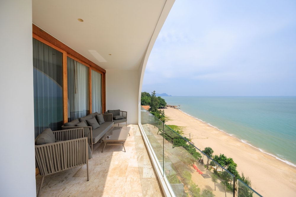 Executive Suite - Photo 10