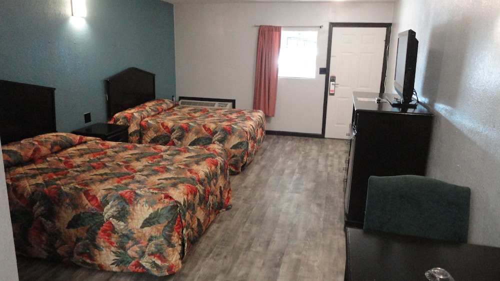 Standard Double Room, 2 Queen Beds, Smoking photo 1