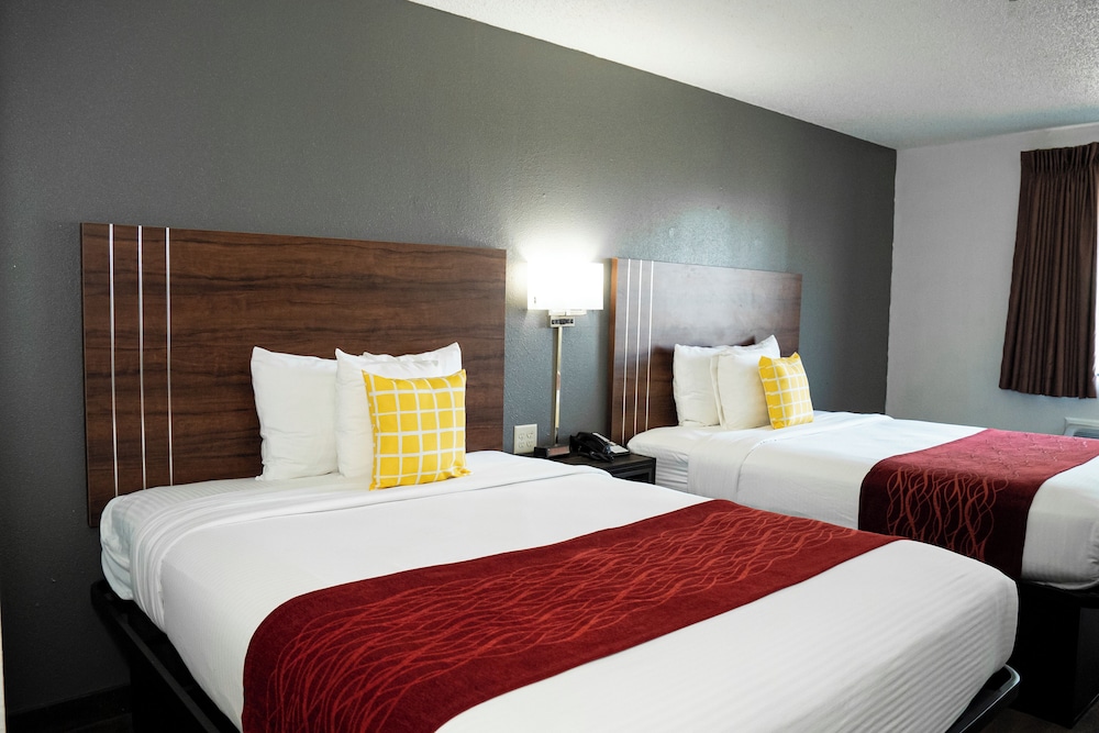 Classic Room, 2 Queen Beds, Non Smoking (42 inch TV) photo 1