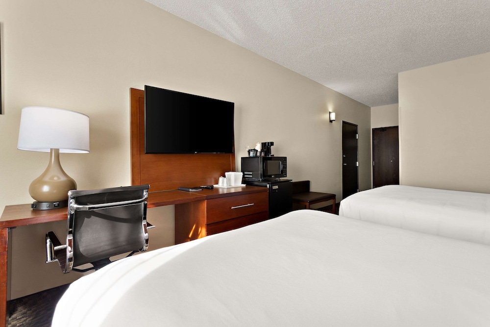 Room, 2 Queen Beds, Accessible, Non Smoking (Promotional) - Photo 2