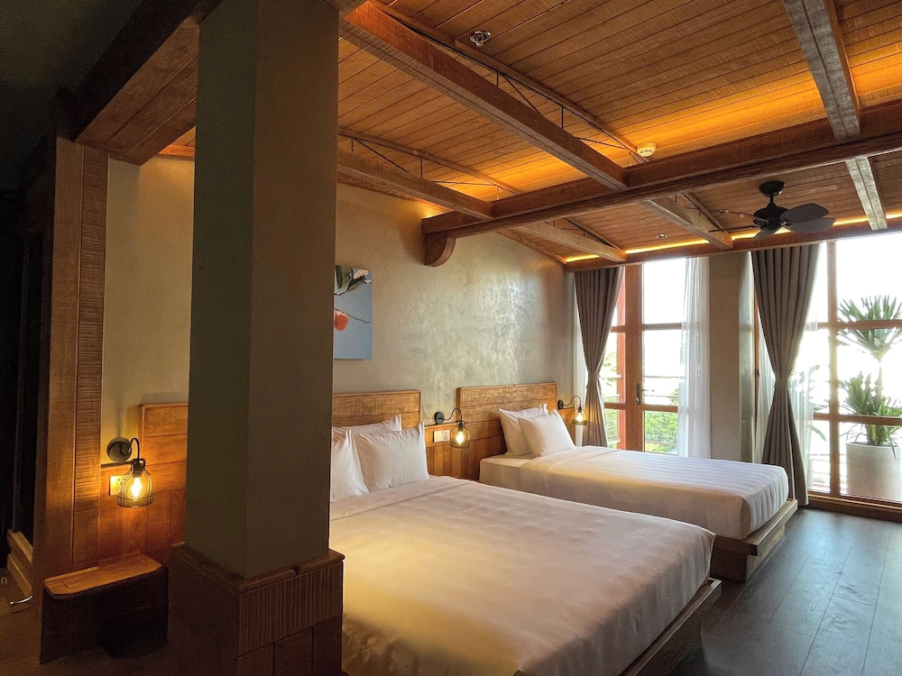 Deluxe Triple Room, Balcony, City View