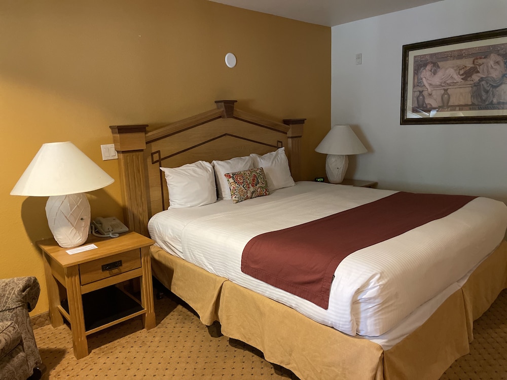 Deluxe Room, 1 King Bed, Hot Tub photo 1