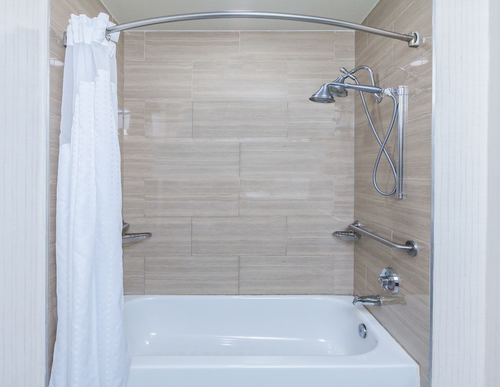 Suite, 1 King Bed, Accessible (Communication, Accessible Tub) - Photo 2