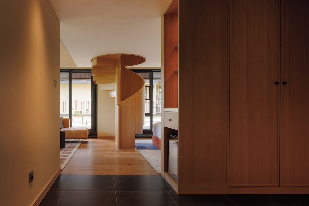 Superior Duplex, Courtyard View