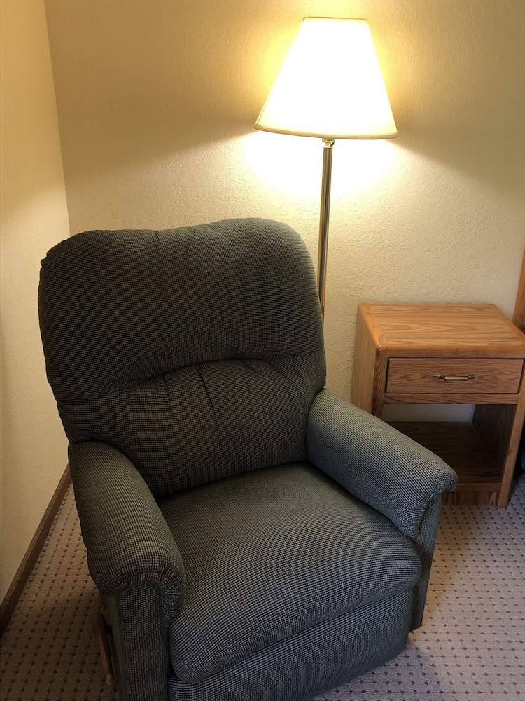 Standard Room, 1 Queen Bed, Accessible - Photo 5
