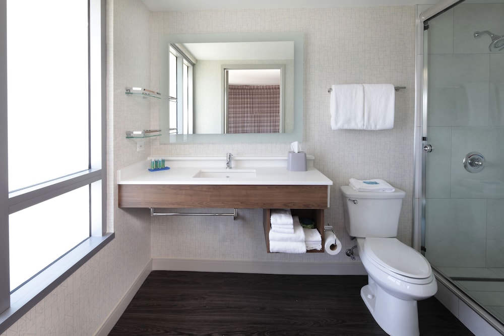 Standard Room, 1 King Bed, Accessible - Photo 9