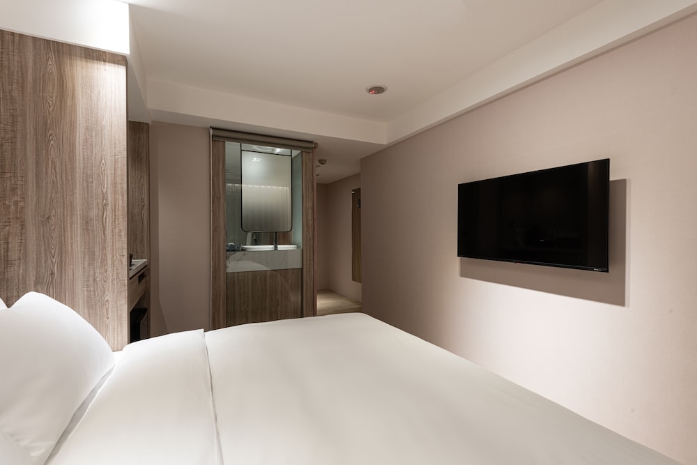 Small Double Room for single photo 2