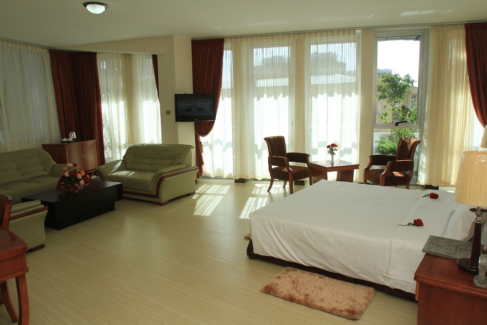 Executive Suite photo 2