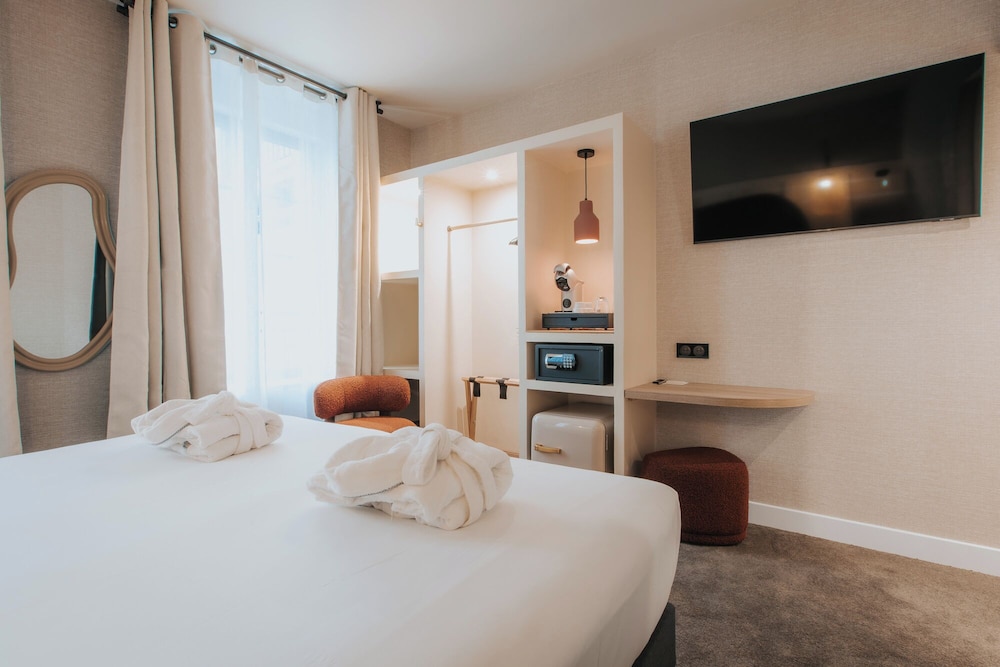 Deluxe Double Room - Photo 8