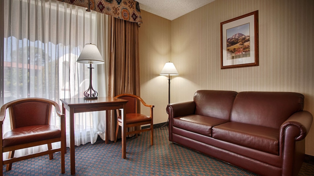 Suite, Multiple Beds, Non Smoking, Refrigerator & Microwave - Photo 5