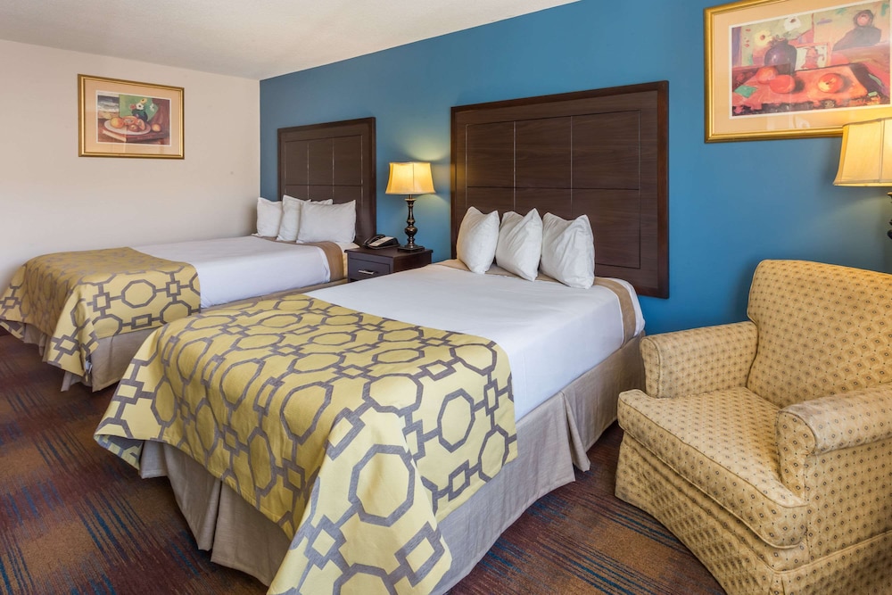Room, 2 Queen Beds, Non Smoking - Photo 1