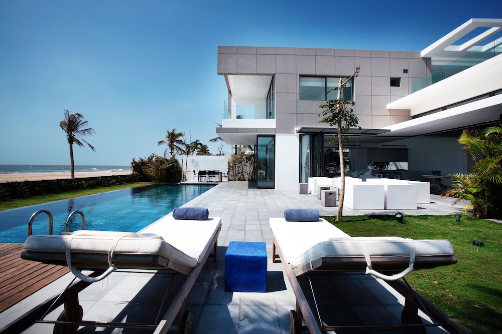Premium Beachfront Pool Residence photo 2