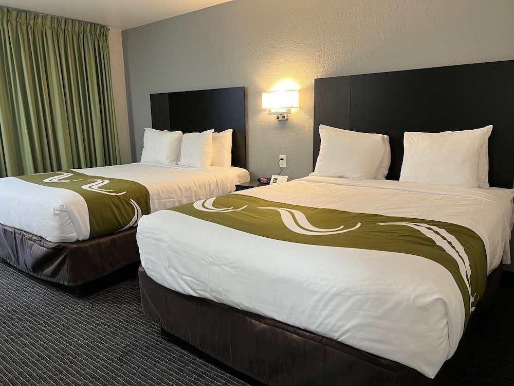 Standard Room, 2 Queen Beds, Non Smoking - Photo 1