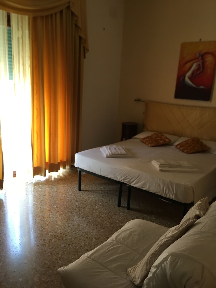 House, 3 Bedrooms, Balcony
