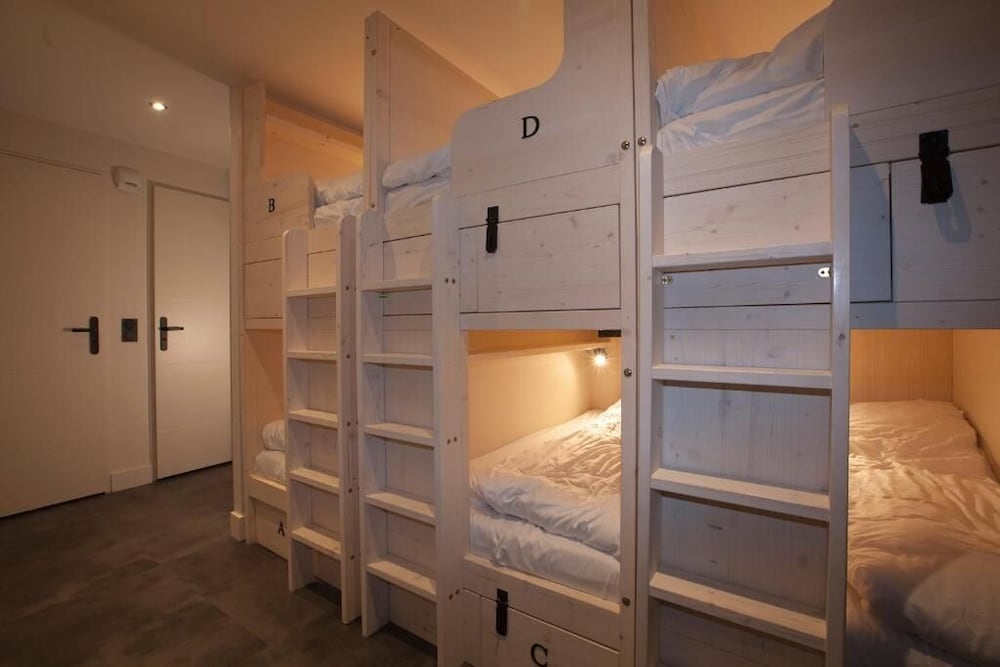 Deluxe Shared Dormitory (One bed in shared dormitory 6 guests) photo 1