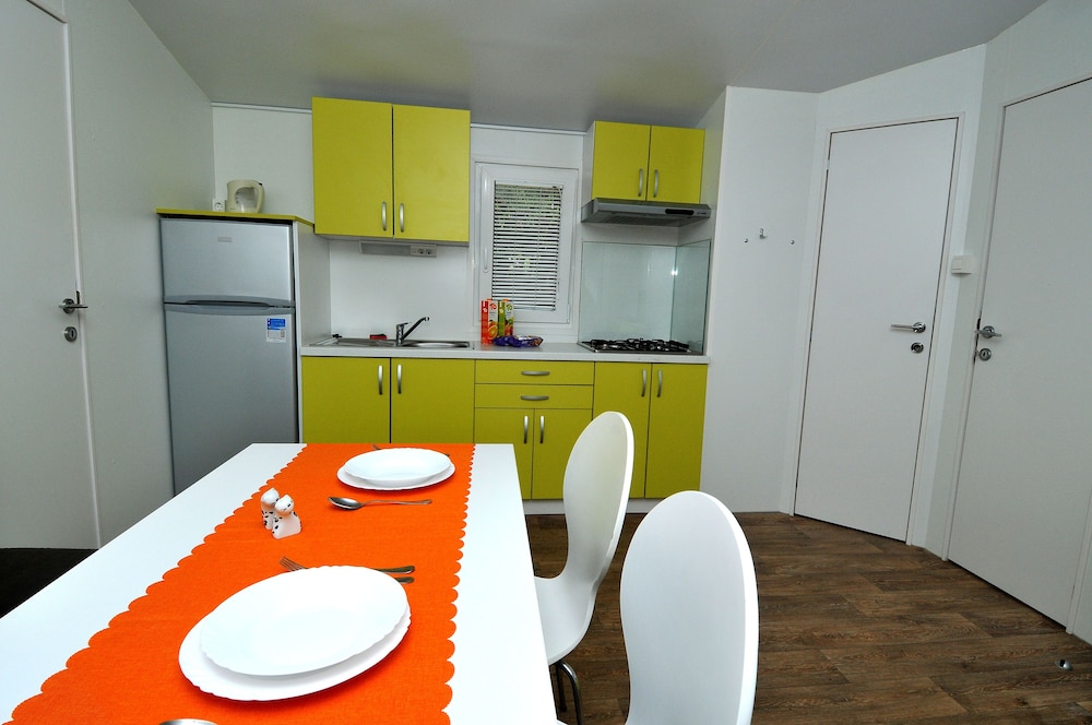 Premium Mobile Home, 2 Bedrooms, Terrace photo 3