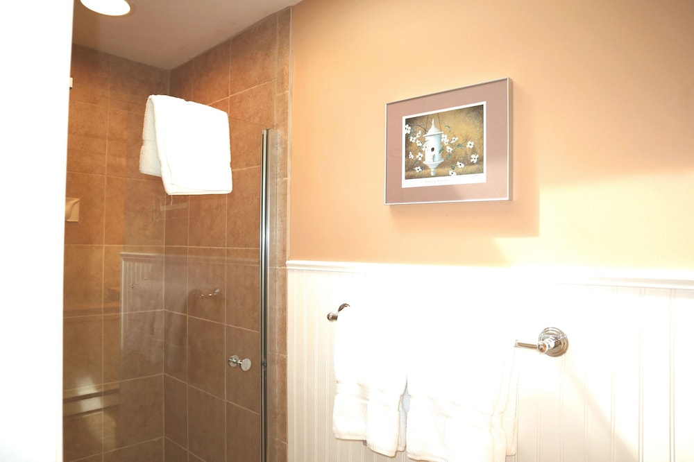 Double Room, Ensuite, Garden View (Guest House East Suite) photo 3