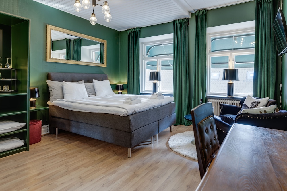 Family Triple Room (Emerald Green)