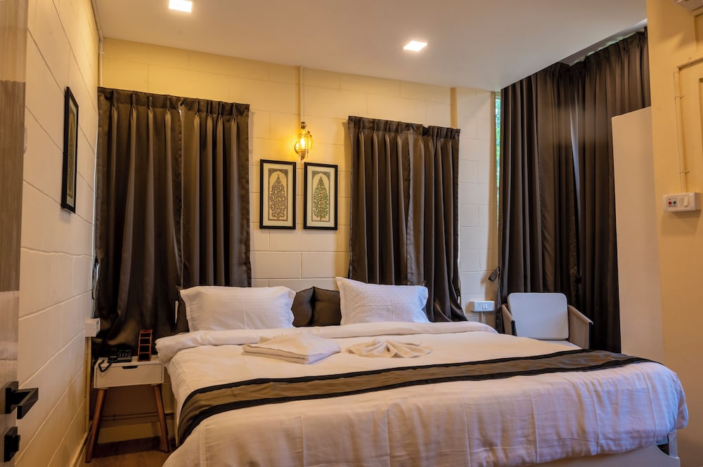 Deluxe Room, City View