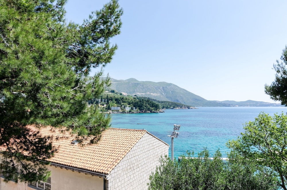 Double Room with Balcony and Partial Sea View. photo 3