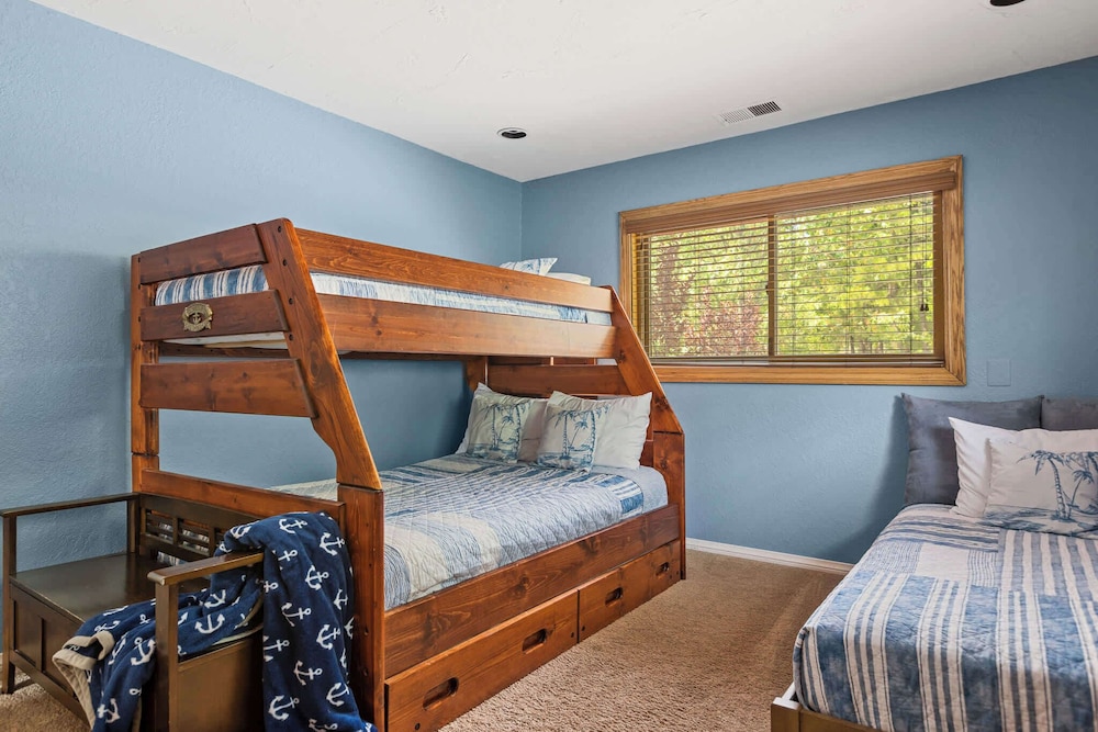 House, Multiple Beds, Balcony, Mountain View (Our Secret Getaway)