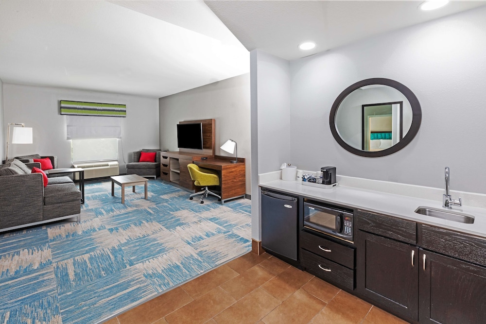 Suite, 2 Queen Beds, Non Smoking - Photo 4