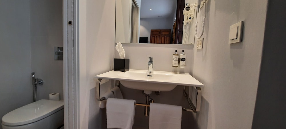 Double or Twin Room - Photo 26