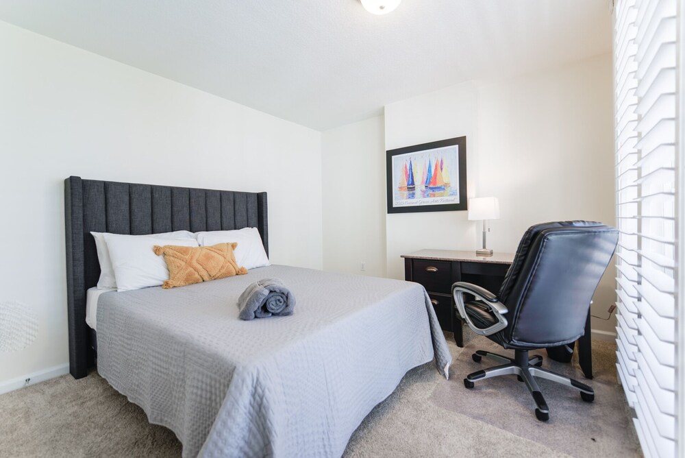 City Apartment, 3 Bedrooms, City View, Oceanfront photo 3