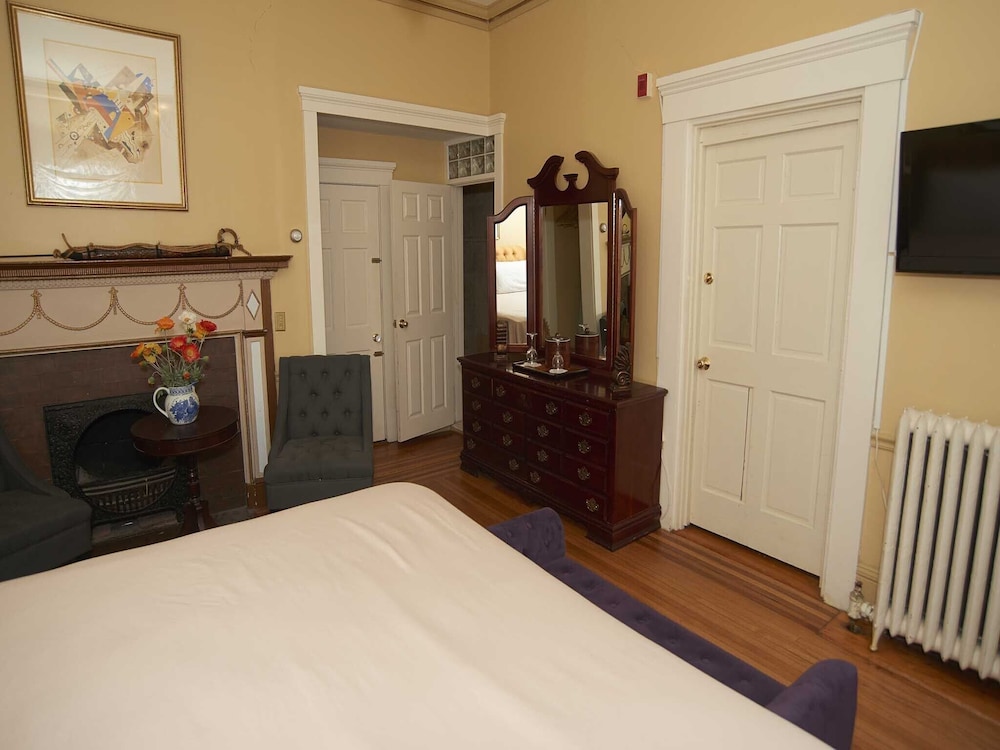 Standard Double Room, Ensuite (The House 1 King (pet fri)